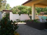 A garden outside Villa Magnolia Appartamenti