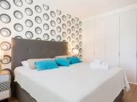Postel nebo postele na pokoji v ubytování SITGES POOL & SEA TERRACE Luxury, comfort, unbeatable location