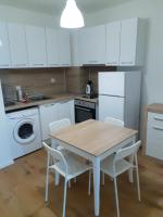 A kitchen or kitchenette at Huge Apartment with a parking space in the same building