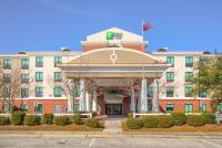eine Darstellung der Vorderseite eines Gebäudes in der Unterkunft Holiday Inn Express Hotel &amp; Suites Gulf Shores by IHG in Gulf Shores