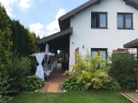 Ogród w obiekcie Apartamenty Królewska Kwatera