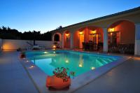 Bazén v ubytování Villa Vanilla with Heated Pool nebo v jeho okolí
