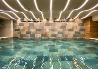 Almira Hotel Thermal Spa & Convention Centerの敷地内または近くにあるプール