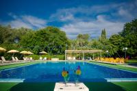Bazén v ubytování Margarita Aparthotel nebo v jeho okolí