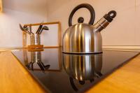 Příslušenství pro přípravu čaje a kávy v ubytování Navy style friendly Holiday Home