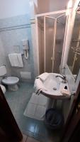 A bathroom at Costa Gaia Rooms