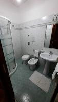 A bathroom at Costa Gaia Rooms