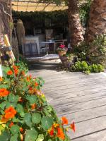 Ein Garten an der Unterkunft Les Grimaldines - Maison d&#39;Hôtes