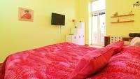 TV a/nebo společenská místnost v ubytování Double bedroom apartment on great location with balcony!!