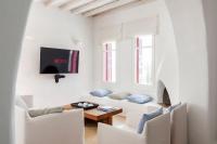 TV a/nebo společenská místnost v ubytování Villa Eirene Agl Psarrou Mykonos
