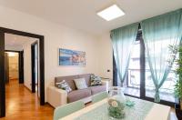 Posedenie v ubytovaní Dock of the Bay Genova, Stylish Apartment in the Heart of Genoa with Air Conditioning, Private free Garage, Harbour View