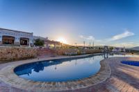 Room in Bungalow - Triple Bungalow 6 - El Cortijo Chefchaeun Hotel Spaの敷地内または近くにあるプール