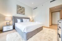 Postel nebo postele na pokoji v ubytování RH- Downtown Delight, spacious 01BR near Dubai Mall & Burj Khalifa, RP Heights
