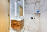 Koupelna v ubytování RH- Downtown Delight, spacious 01BR near Dubai Mall & Burj Khalifa, RP Heights