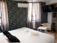 A bed or beds in a room at Hotel renaissance martigues