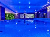 Bazén v ubytovaní ibis Styles Nowy Targ alebo v jeho blízkosti