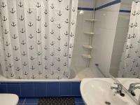 Koupelna v ubytování SeaHomes Vacations, FENALS BEACH&CHIC, pk, top apartment full equipped