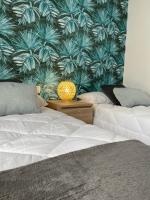 Postel nebo postele na pokoji v ubytování SeaHomes Vacations, FENALS BEACH&CHIC, pk, top apartment full equipped