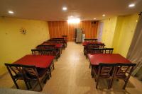 Khu vực ghế ngồi tại Hotel Atithi Mall Road