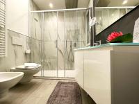 A bathroom at Blue House Varenna