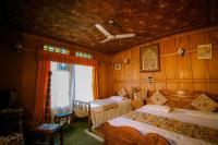 The Shelter Group of Houseboats & Tour organiserにあるベッド