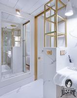 Koupelna v ubytování Suite Kintsugi by Justine Apartments Apartamento turístico en Madrid Río