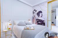 Postel nebo postele na pokoji v ubytování Suite Kintsugi by Justine Apartments Apartamento turístico en Madrid Río