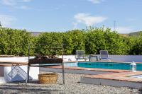 Bazén v ubytování Casas rurales "Las Mellizas" Piscina privada - Caminito del Rey nebo v jeho okolí