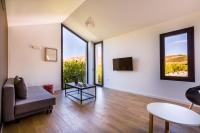 TV a/nebo společenská místnost v ubytování Casas rurales "Las Mellizas" Piscina privada - Caminito del Rey