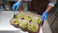 ホテルの敷地内または近くでの食事または食べ物
