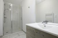 a white bathroom with a sink and a shower at Une nouvelle adresse de vacances face a la mer in Pléneuf-Val-André