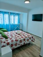 A bed or beds in a room at Apartamento con 2 dormitorios