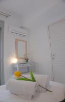 Postel nebo postele na pokoji v ubytování New Big Modern City Center Apartment