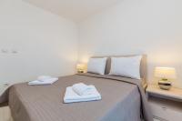 Łóżko lub łóżka w pokoju w obiekcie Apartment LAGANINI III