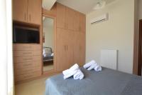Posteľ alebo postele v izbe v ubytovaní Orama Apartments - Vacations Next to the Sea