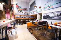 Un restaurante u otro lugar para comer en Hotel&Spa Kameleon