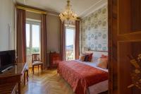 A bed or beds in a room at Imperiale Palace Hotel