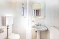 A bathroom at Hotel Souvenir