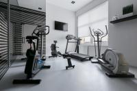 Posilňovňa alebo fitness centrum v ubytovaní Bumblebee Luxury Apartments 2