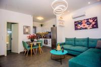 A kitchen or kitchenette at Avocado villa offering peace and relaxation