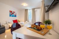 TV a/nebo společenská místnost v ubytování Apartments Lopari
