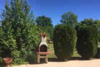 A garden outside Villa Belvedere-Con piscina a Bardolino