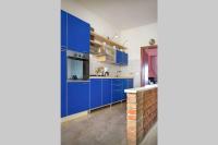 A kitchen or kitchenette at Villa Belvedere-Con piscina a Bardolino