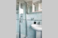 A bathroom at Villa Belvedere-Con piscina a Bardolino
