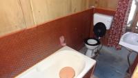 The Shelter Group of Houseboats & Tour organiserにあるバスルーム