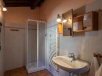 Łazienka w obiekcie Holiday Home U Figu du Camin by Interhome