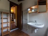 Łazienka w obiekcie Holiday Home U Figu du Camin by Interhome