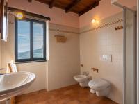Łazienka w obiekcie Holiday Home U Figu du Camin by Interhome