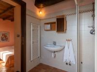 Łazienka w obiekcie Holiday Home U Figu du Camin by Interhome
