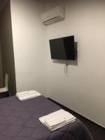 HH Hermoso Housing VALENZAにあるテレビまたはエンターテインメントセンター